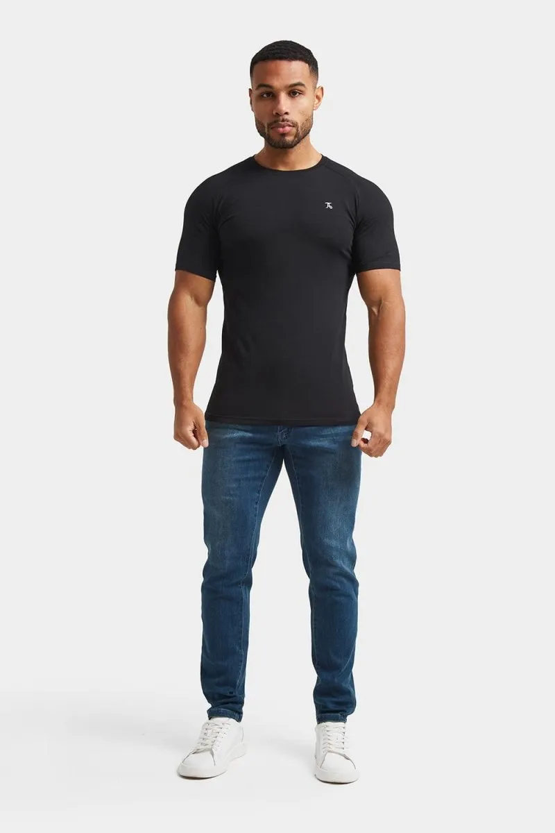Athletic Fit Jeans in Mid Blue