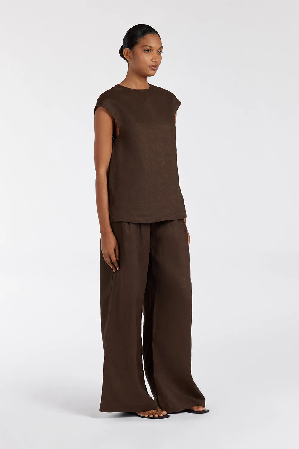 SANDY BITTER CHOC LINEN SHELL TOP