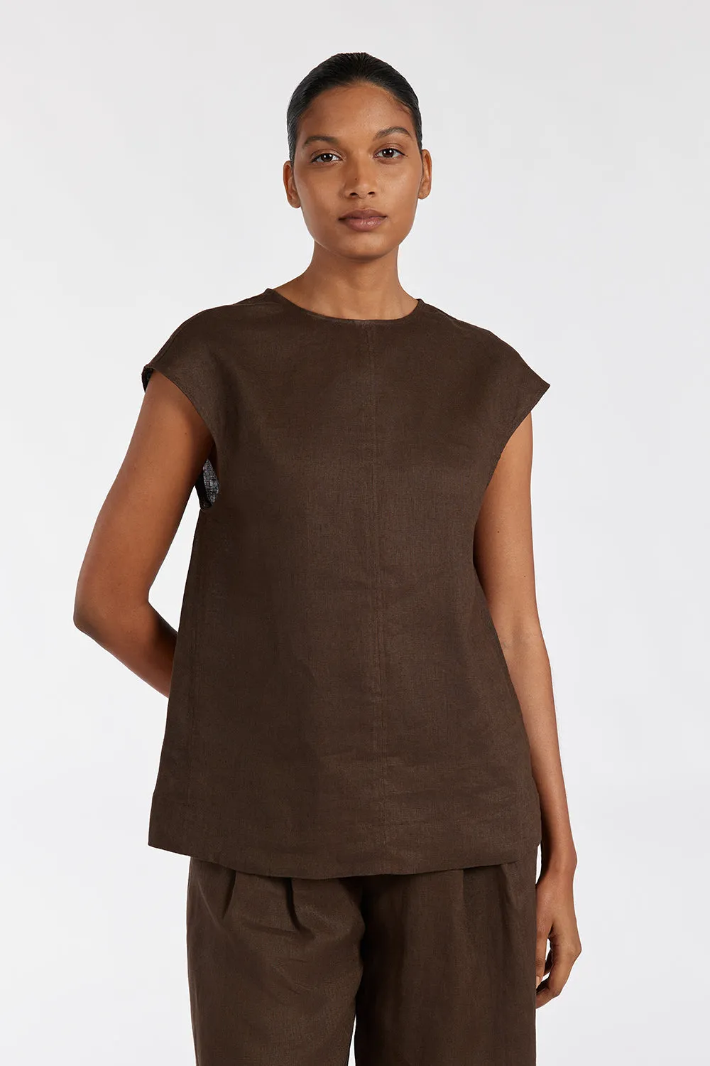 SANDY BITTER CHOC LINEN SHELL TOP