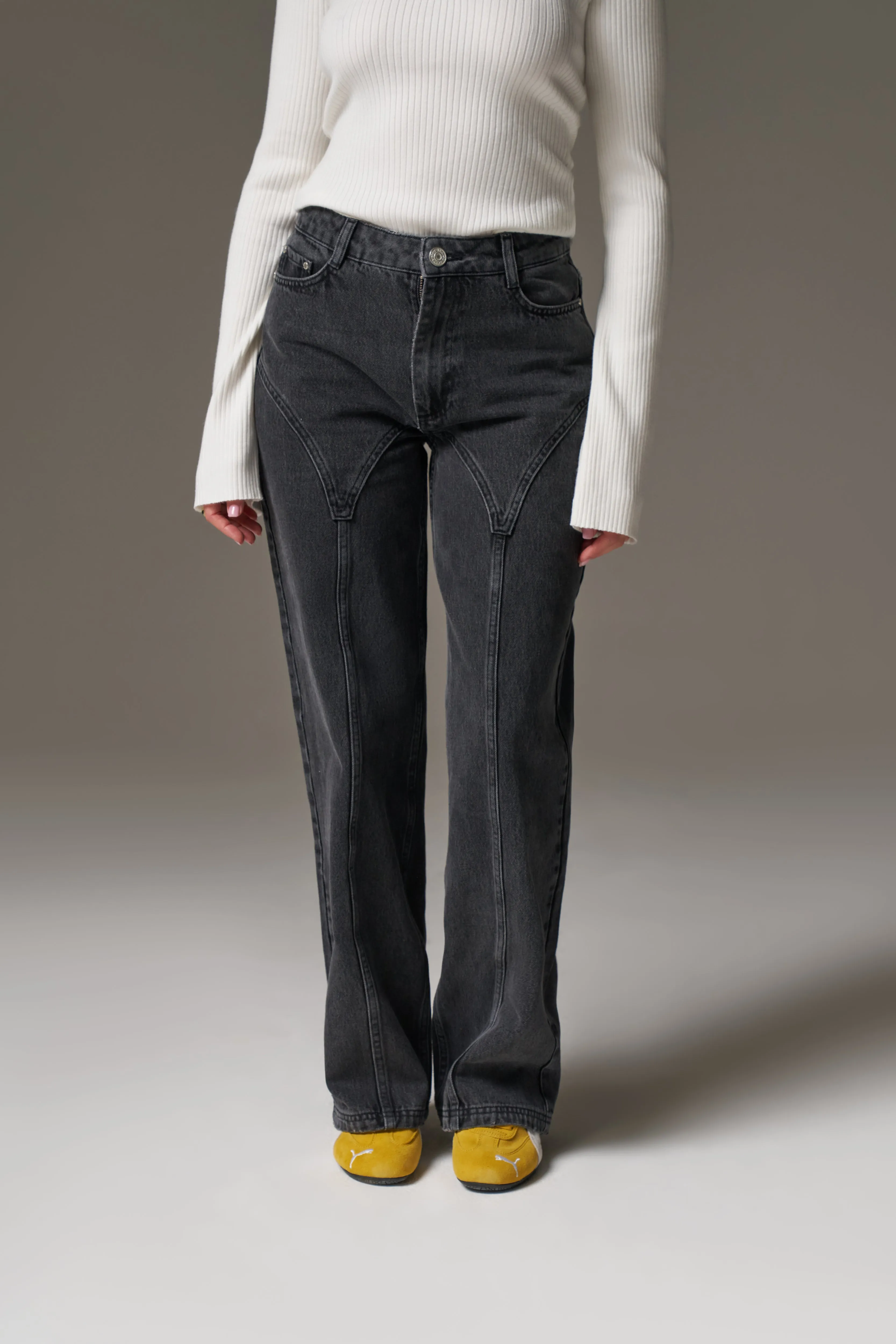 SEAM DETAIL WASHED JEANS - BLACK WASH
