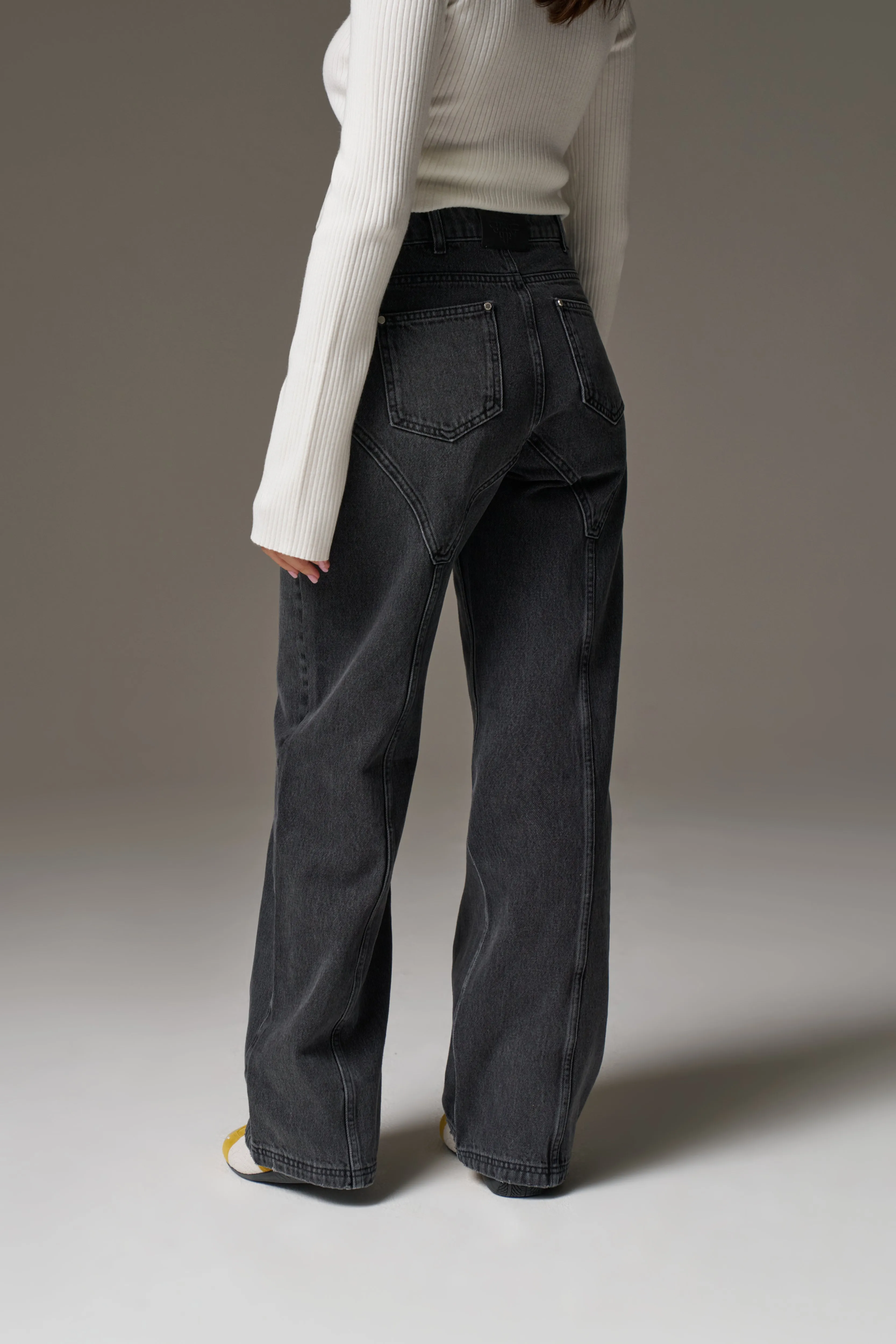 SEAM DETAIL WASHED JEANS - BLACK WASH