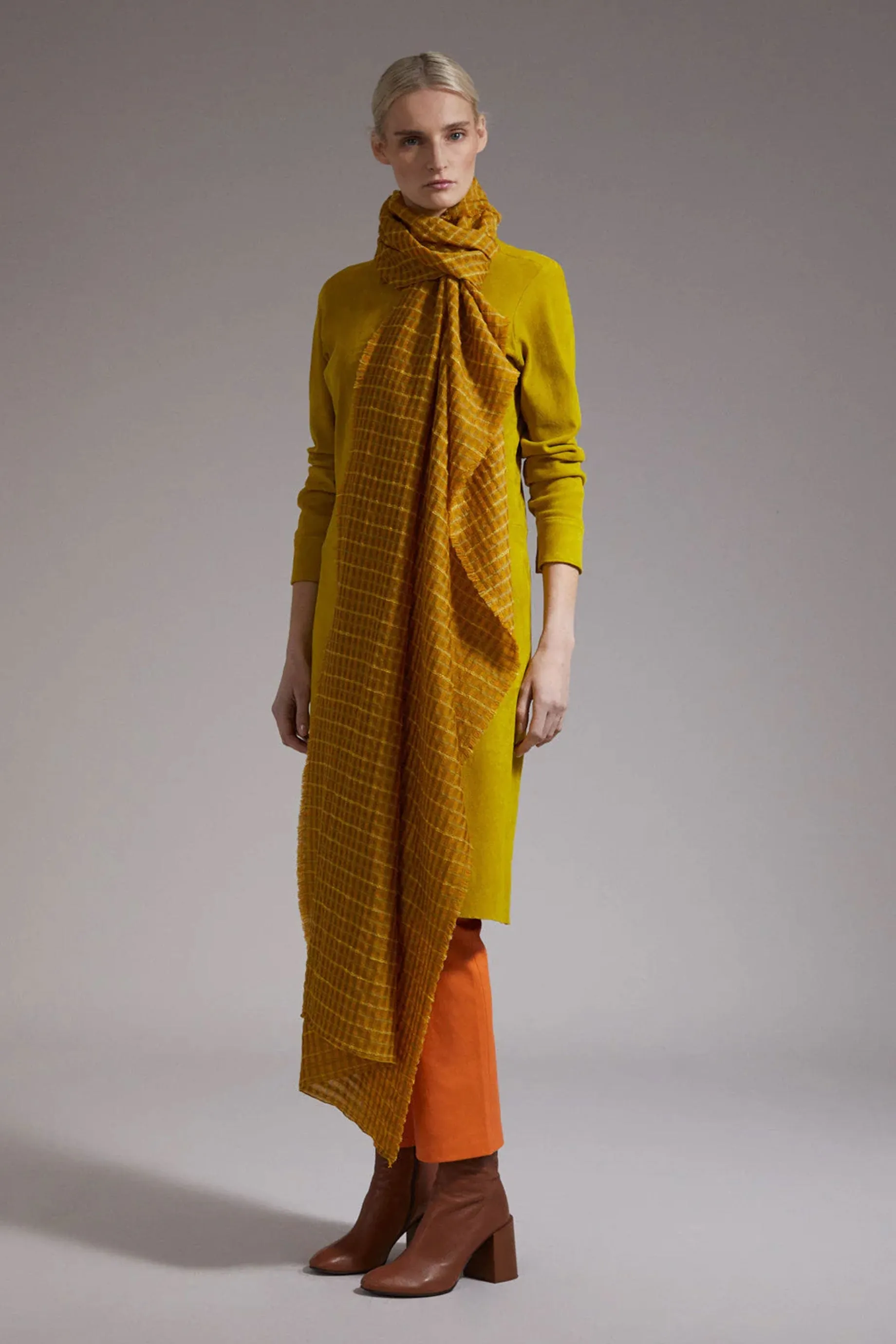 Traits Walther Scarf - Gold